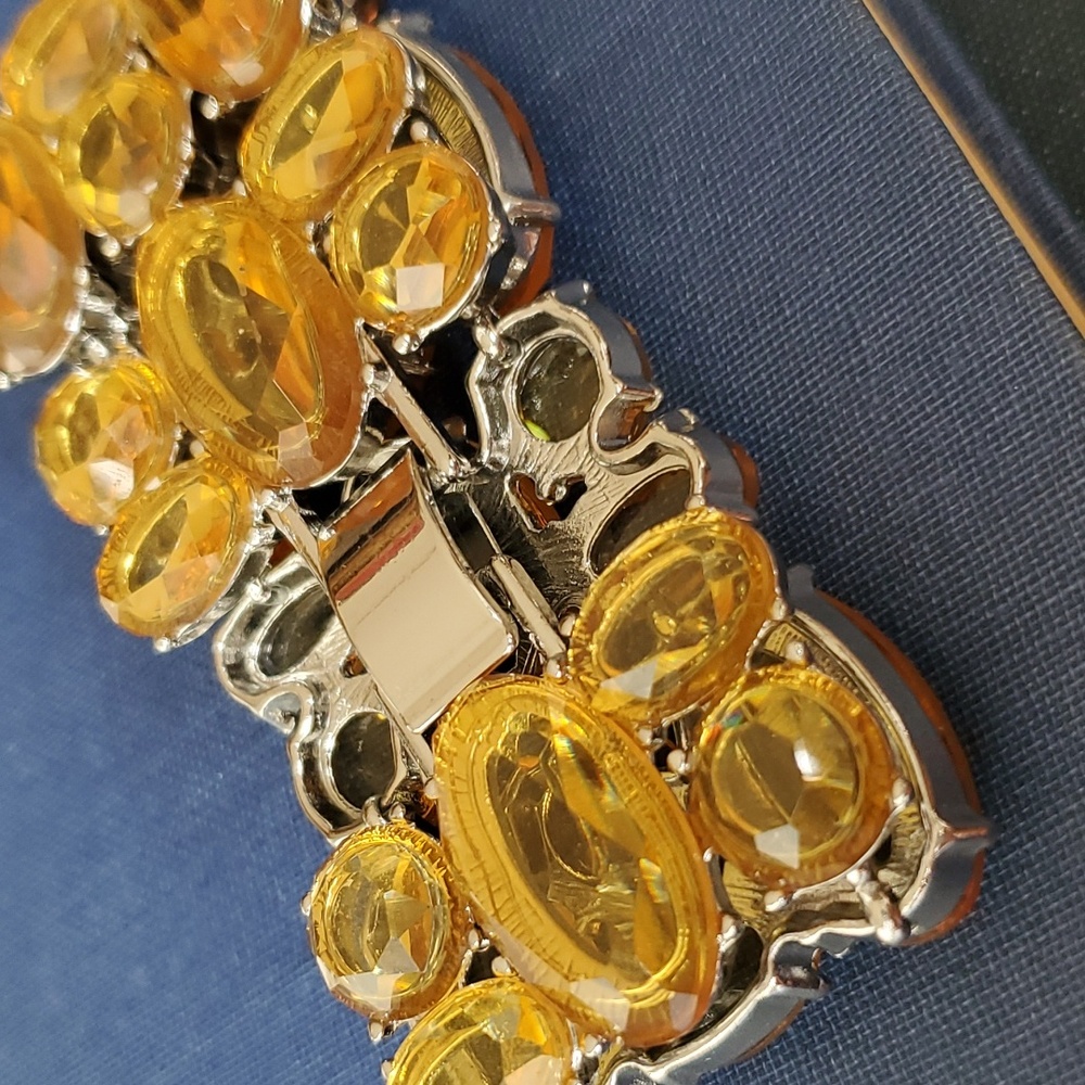 🩷 Yellow Rhinestone Statement Bracelet - Picture 3 of 4